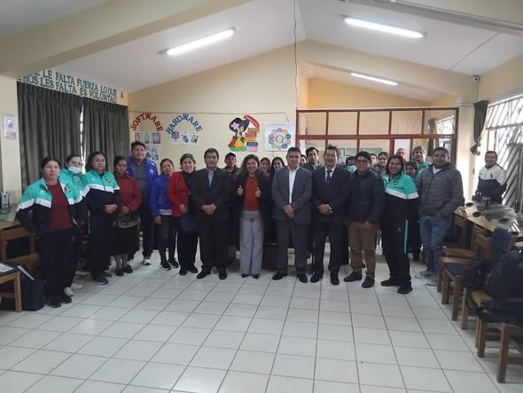 DOCENTES FORTALECEN SUS COMPETENCIAS DURANTE LA SEMANA DE GESTIÓN EN “ESMERALDA DE LOS ANDES”