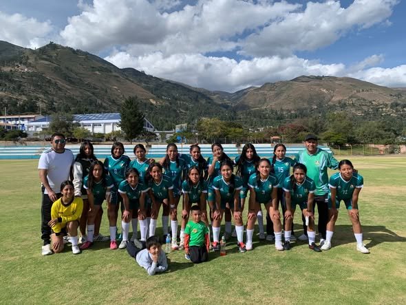 ¡DOBLE CORONA ESMERALDINA!  FÚTBOL FEMENINO Y MASCULINO SE CORONAN CAMPEONES A NIVEL DISTRITAL